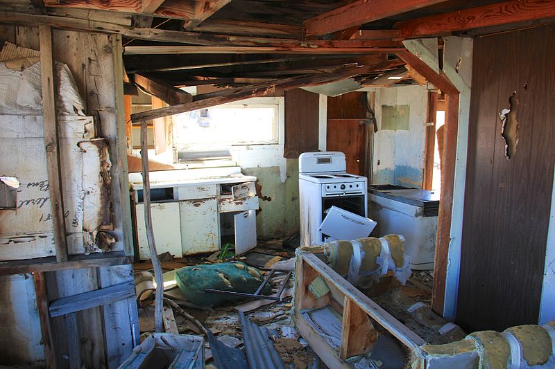 800px-Kitchen_Mess,_the_lesser_-_Flickr_-_daveynin